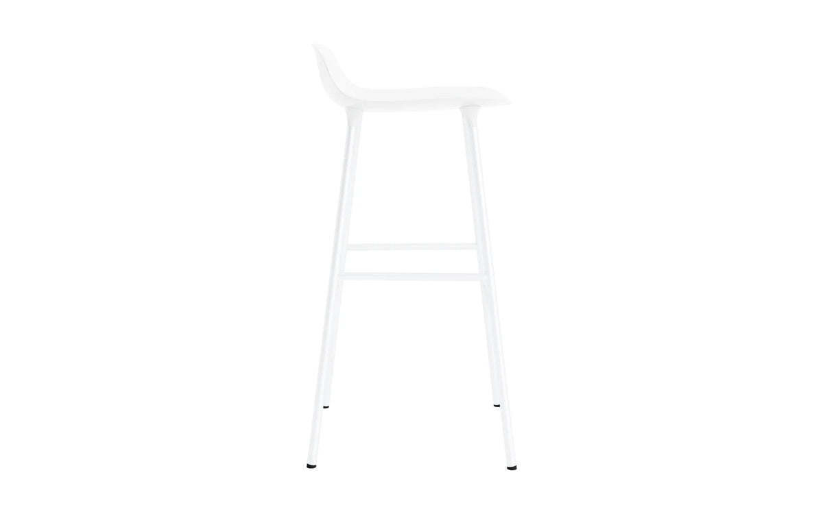 Form Barhocker in Weiss präsentiert im Onlineshop von KAQTU Design AG. Barstuhl ist von Normann Copenhagen