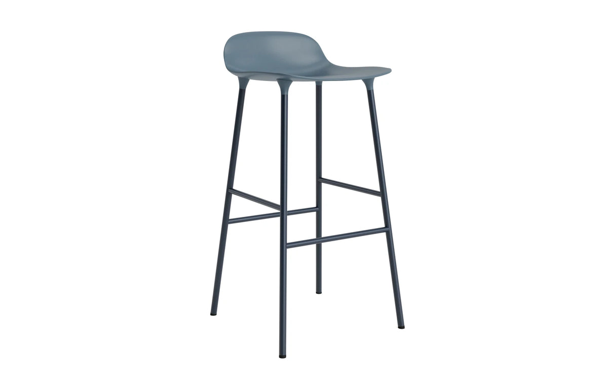 Form Barhocker in Blau präsentiert im Onlineshop von KAQTU Design AG. Barstuhl ist von Normann Copenhagen