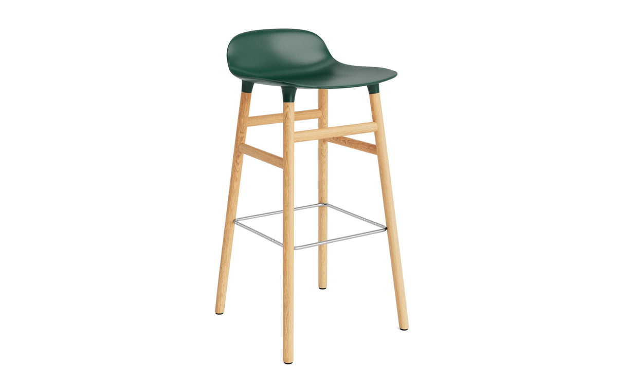 Form Barhocker in Grün präsentiert im Onlineshop von KAQTU Design AG. Barstuhl ist von Normann Copenhagen
