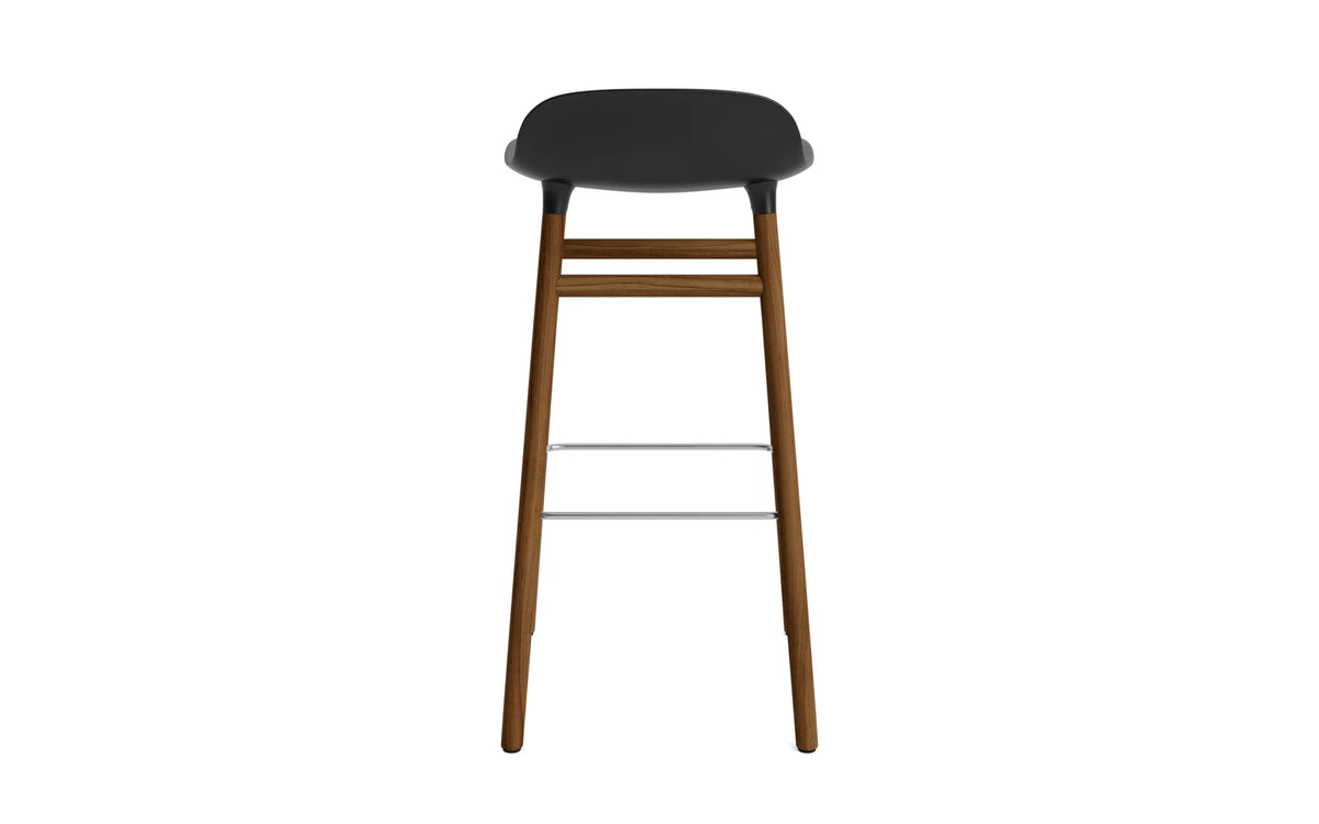 Form Barhocker in Schwarz präsentiert im Onlineshop von KAQTU Design AG. Barstuhl ist von Normann Copenhagen
