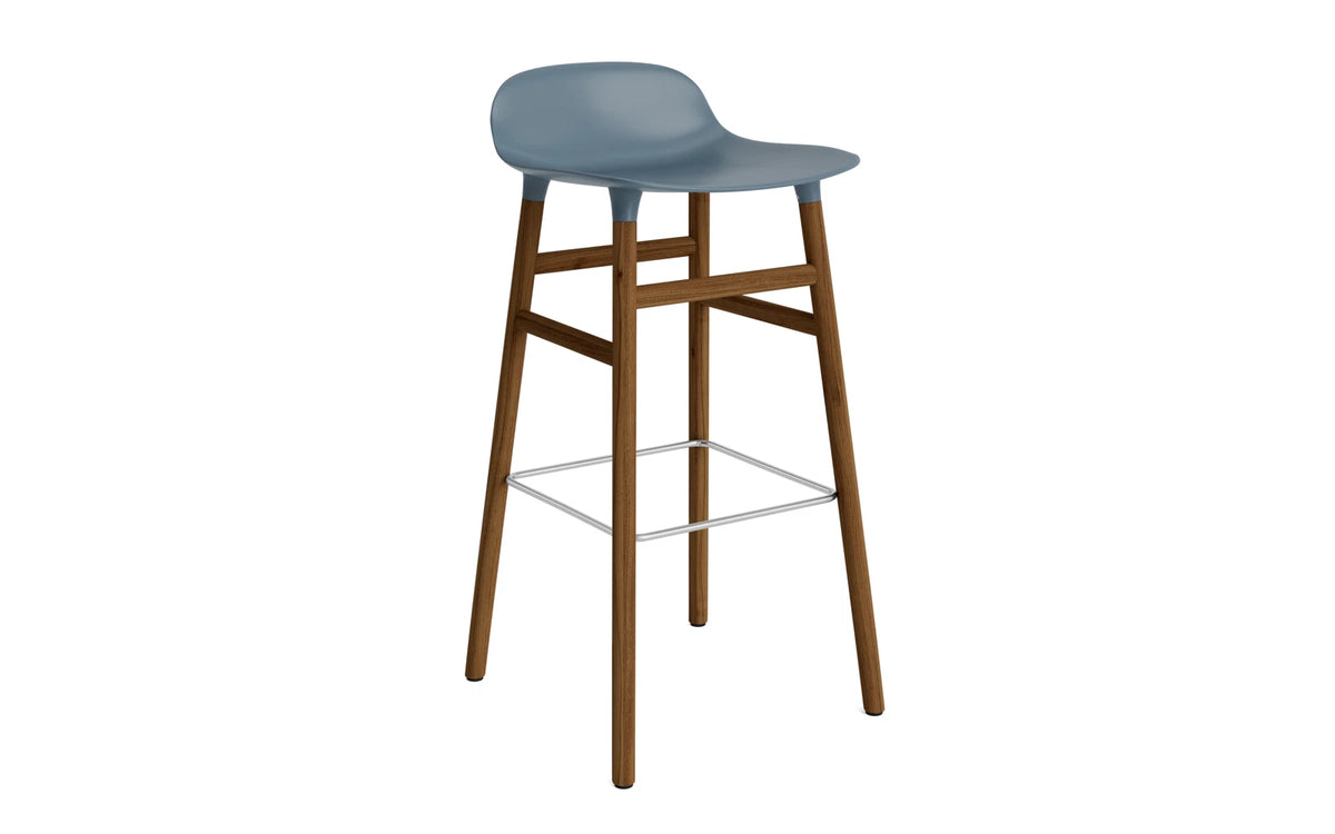 Form Barhocker in Blau präsentiert im Onlineshop von KAQTU Design AG. Barstuhl ist von Normann Copenhagen