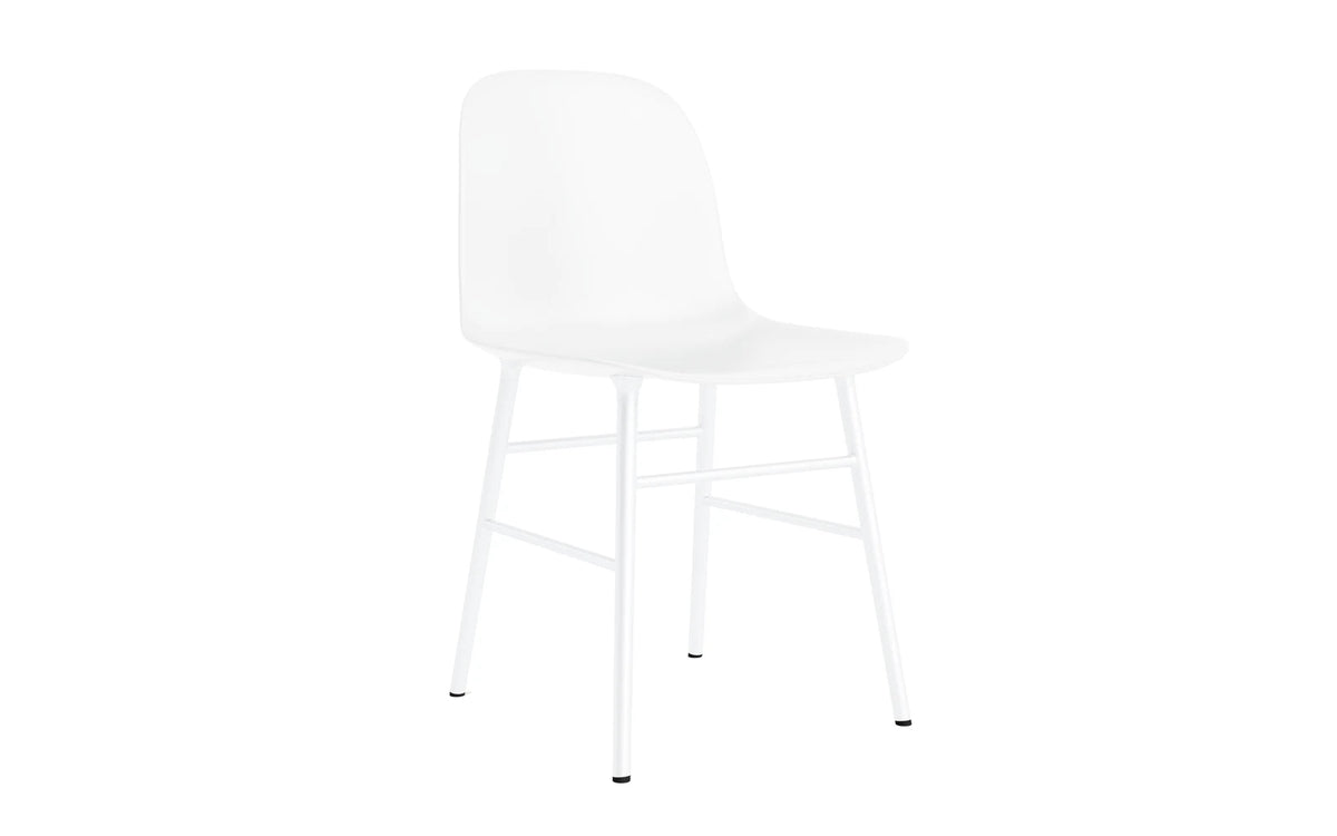 Form Stuhl in Weiss präsentiert im Onlineshop von KAQTU Design AG. Stuhl ist von Normann Copenhagen