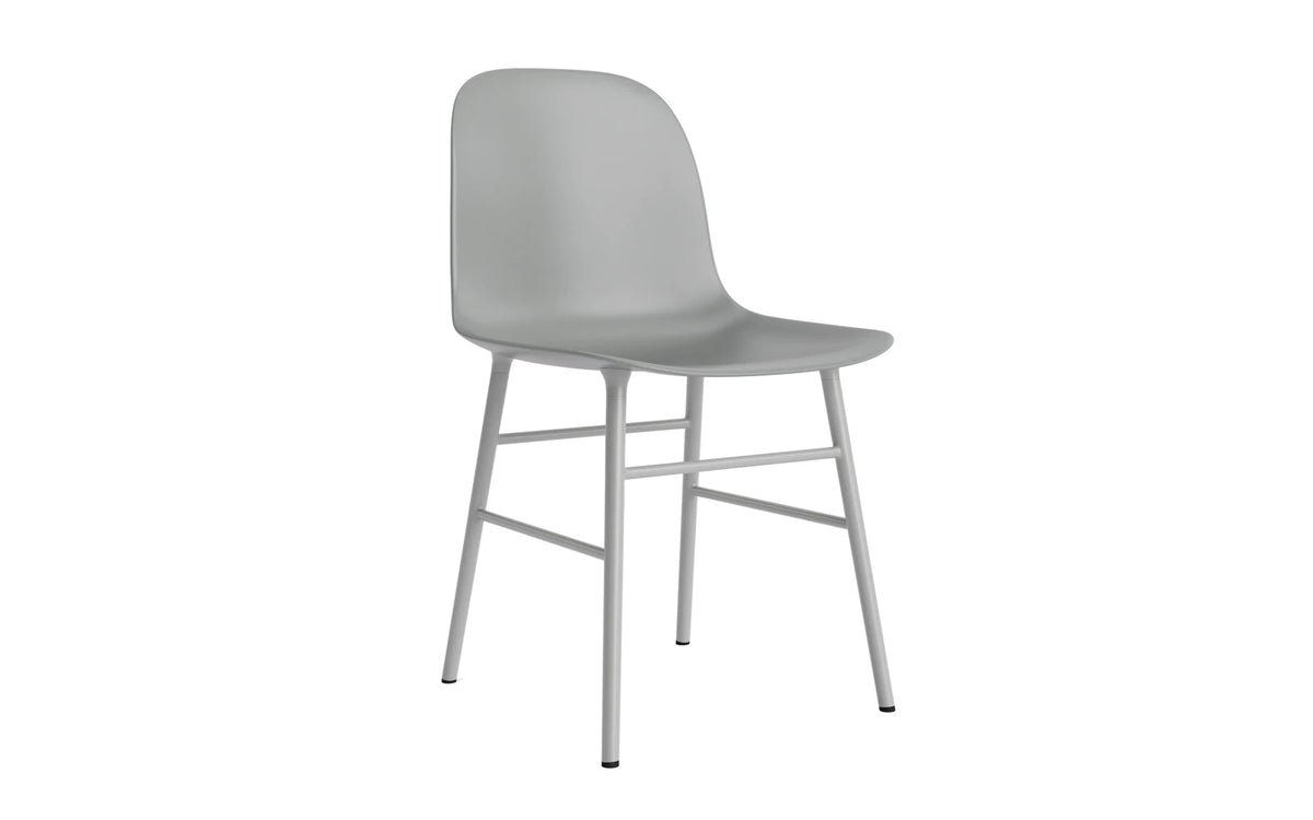 Form Stuhl in Grau präsentiert im Onlineshop von KAQTU Design AG. Stuhl ist von Normann Copenhagen