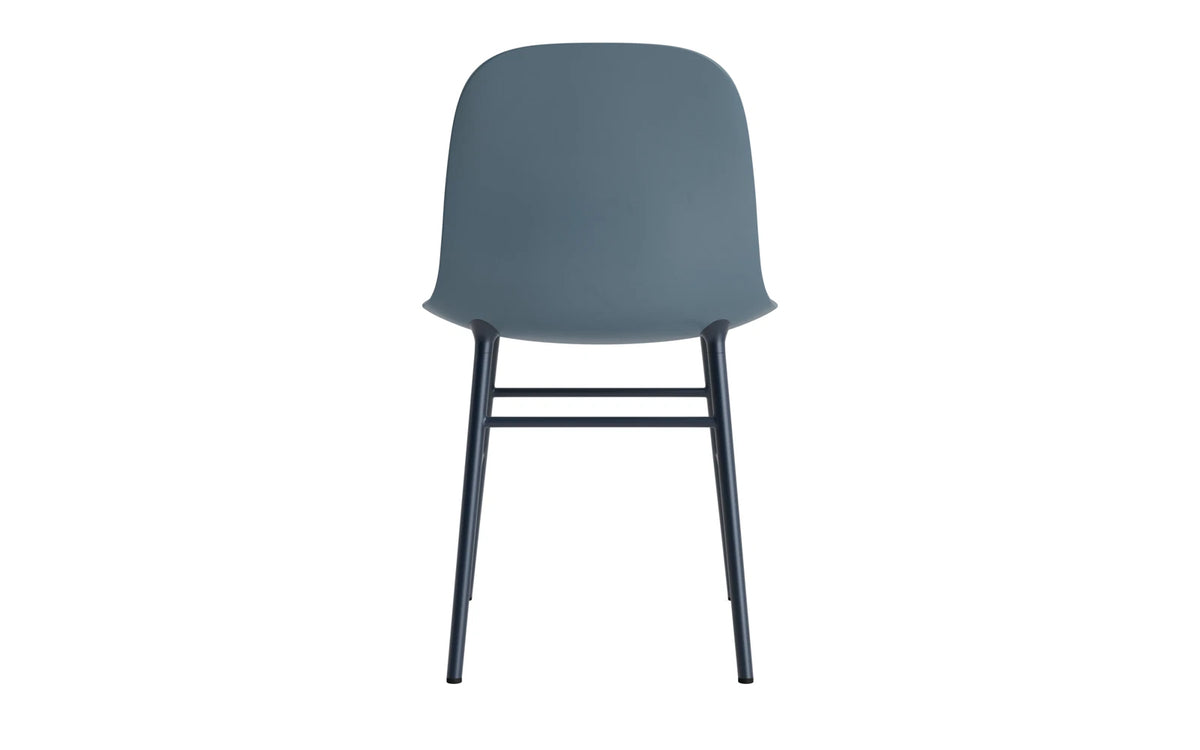 Form Stuhl in Blau präsentiert im Onlineshop von KAQTU Design AG. Stuhl ist von Normann Copenhagen