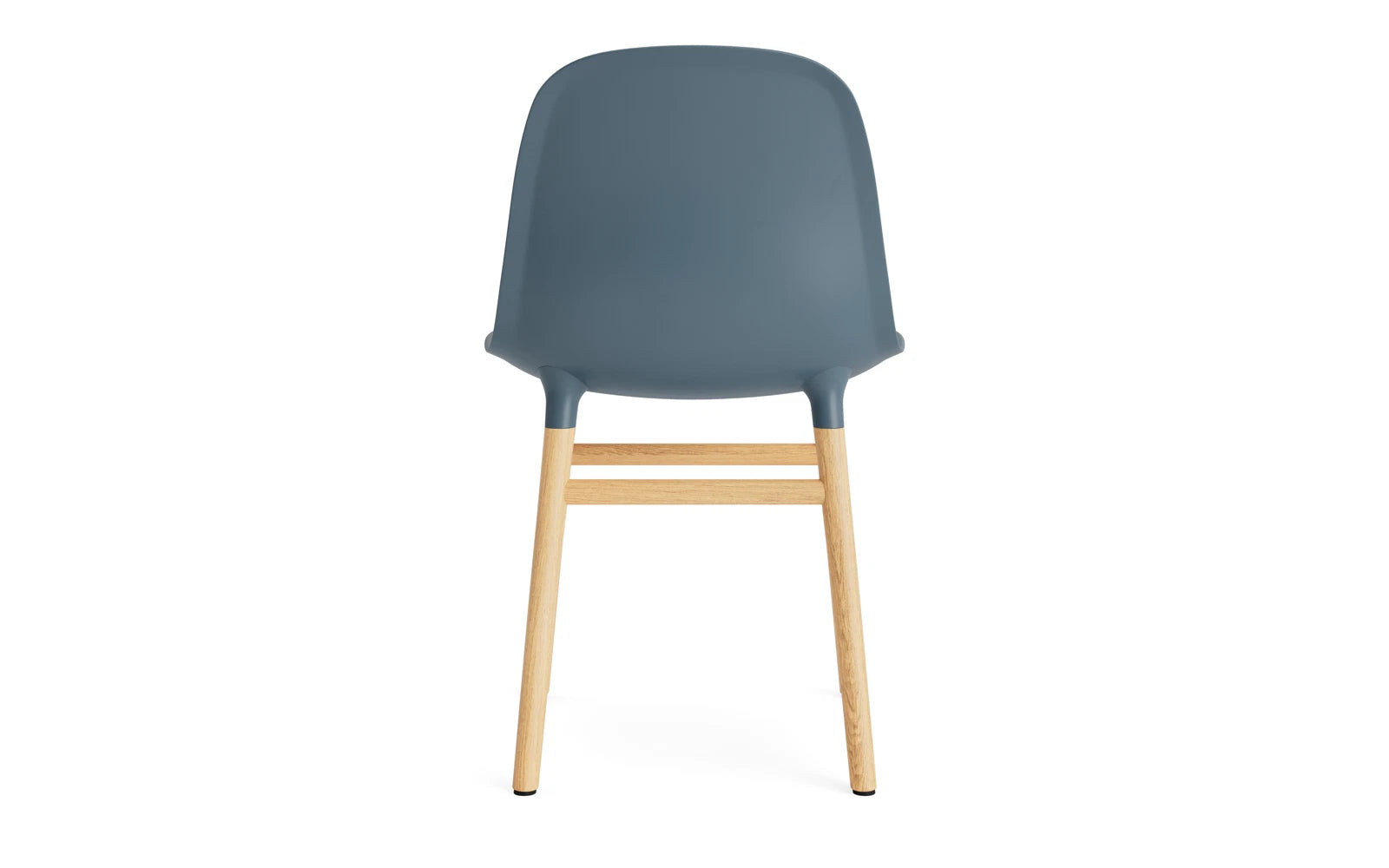 Der Form Stuhl von Normann Copenhagen besticht durch sein zeitloses Design und hohen Sitzkomfort, ideal für stilvolle Interiors.