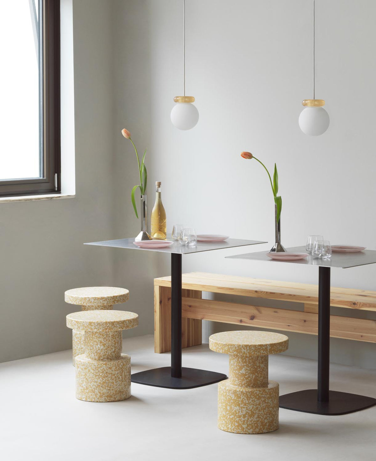 Bit Hocker in Senf präsentiert im Onlineshop von KAQTU Design AG. Pouf ist von Normann Copenhagen