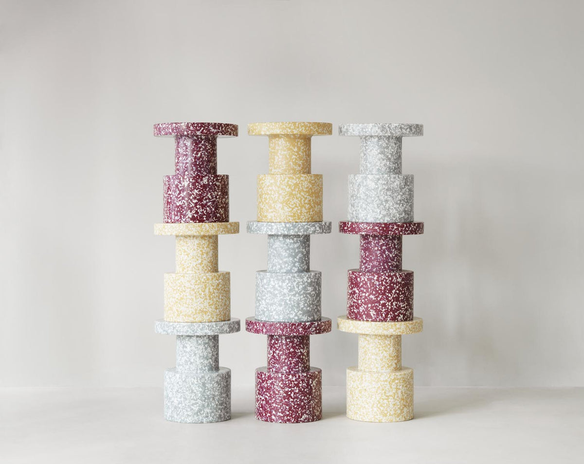 Bit Hocker in Grau präsentiert im Onlineshop von KAQTU Design AG. Pouf ist von Normann Copenhagen