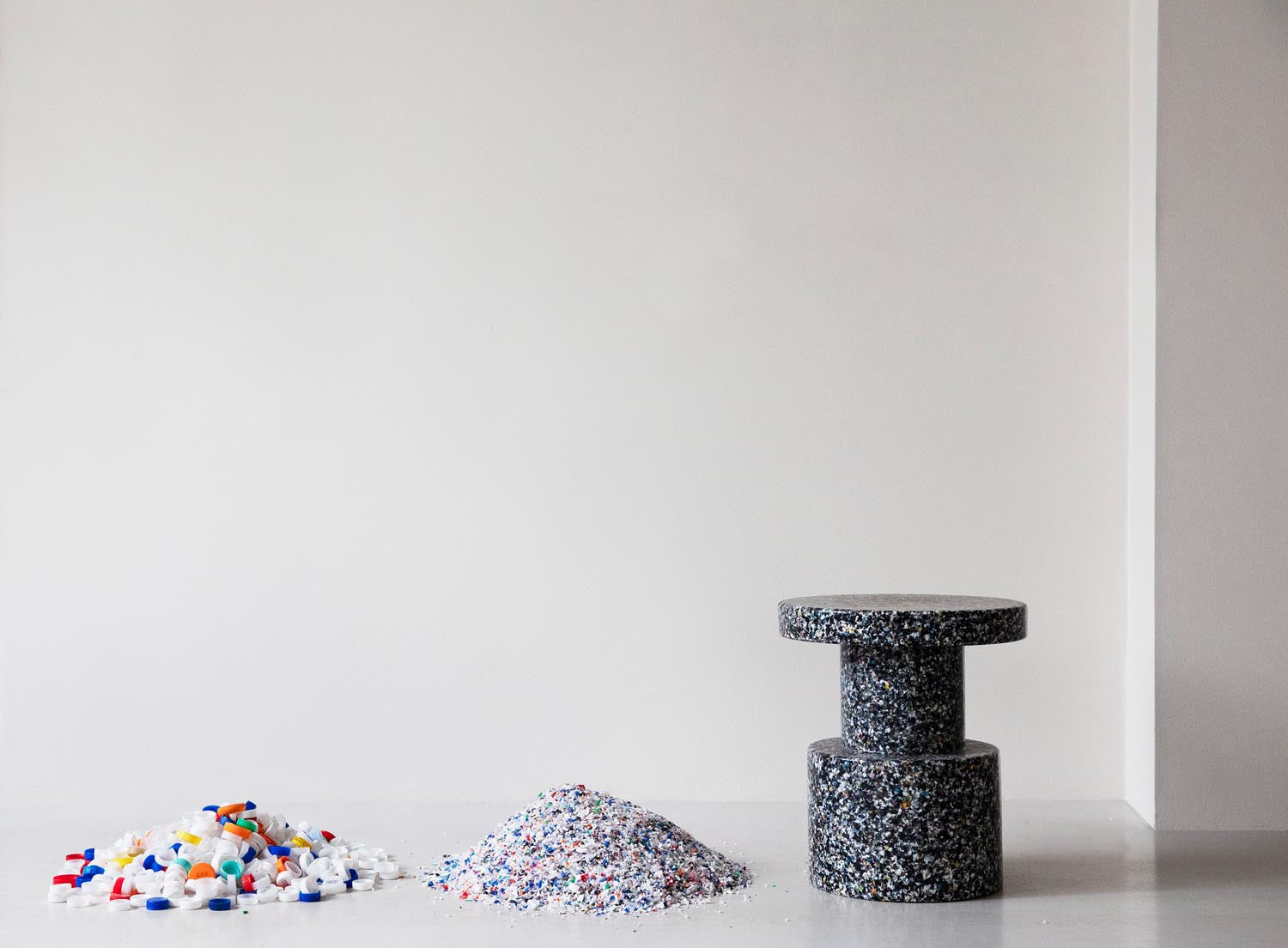 Der Bit Hocker von Normann Copenhagen vereint modernes Design und Funktionalität. Aus nachhaltigem Kunststoff gefertigt, ist er ideal für stilvolle Akzente.