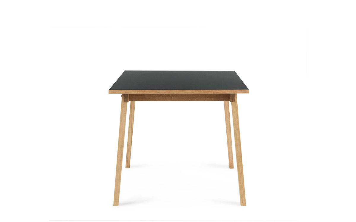 Slice Tisch Linoleum in präsentiert im Onlineshop von KAQTU Design AG. Esstisch ist von Normann Copenhagen
