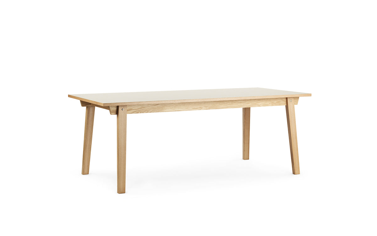 Slice Tisch Linoleum in präsentiert im Onlineshop von KAQTU Design AG. Esstisch ist von Normann Copenhagen