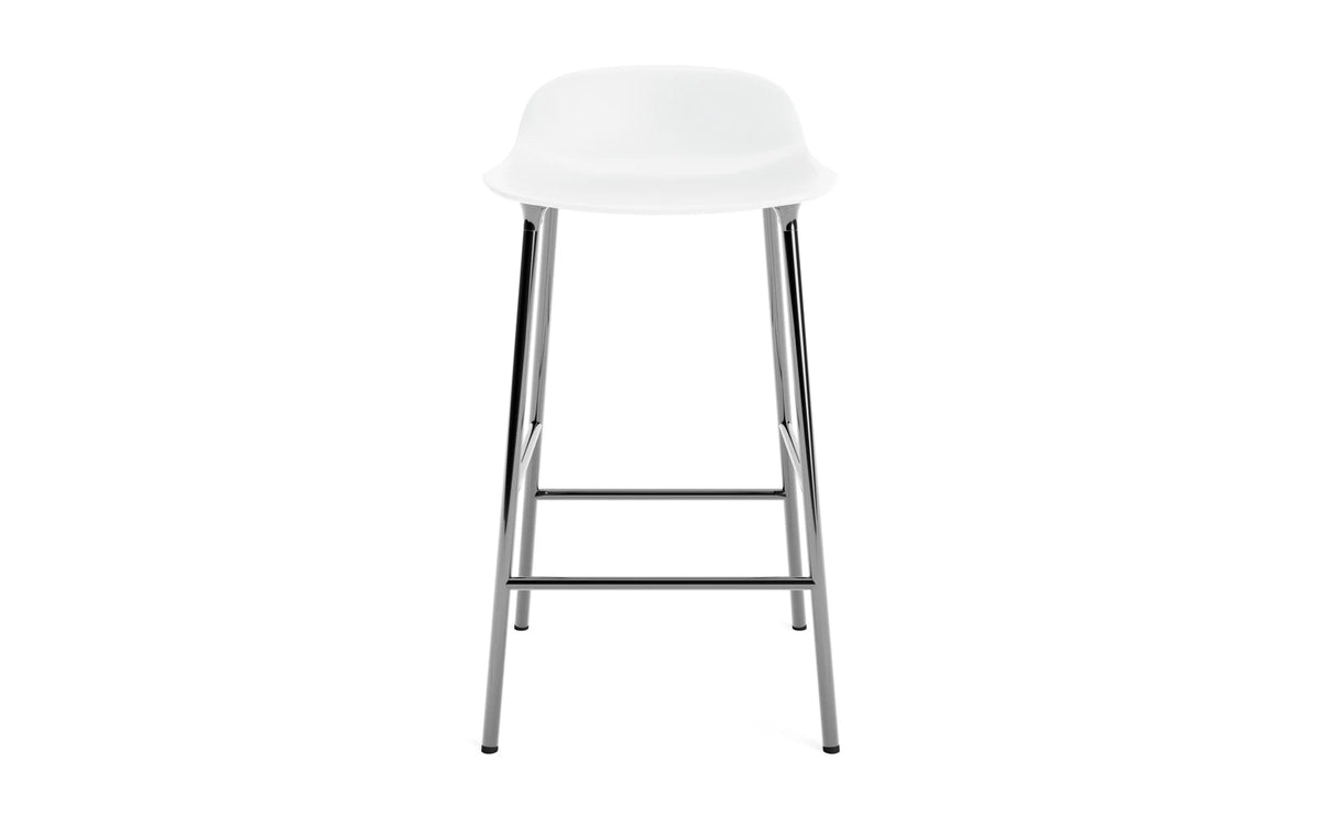 Form Barhocker in Weiss präsentiert im Onlineshop von KAQTU Design AG. Barstuhl ist von Normann Copenhagen