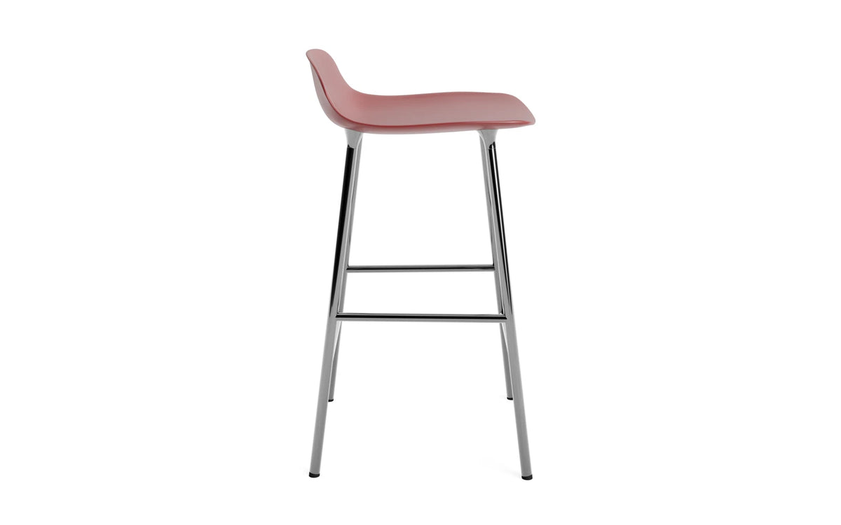 Form Barhocker in Rot präsentiert im Onlineshop von KAQTU Design AG. Barstuhl ist von Normann Copenhagen