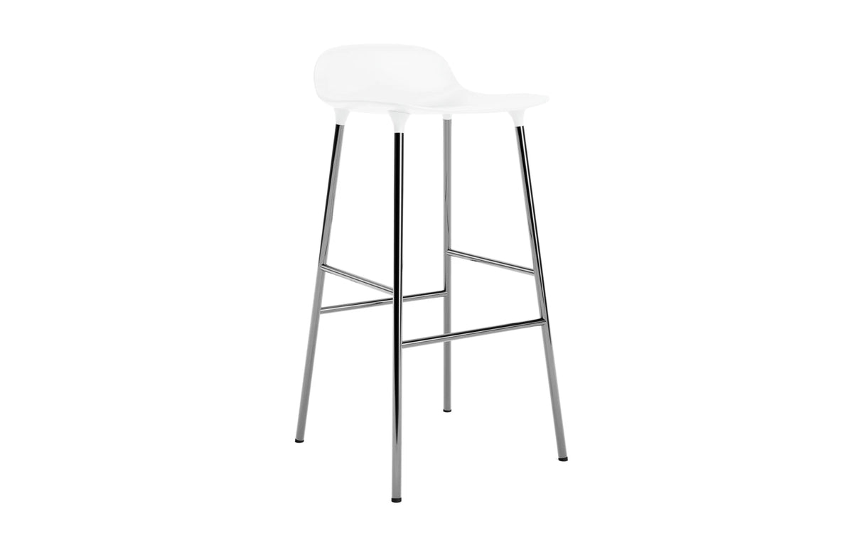 Form Barhocker in Weiss präsentiert im Onlineshop von KAQTU Design AG. Barstuhl ist von Normann Copenhagen