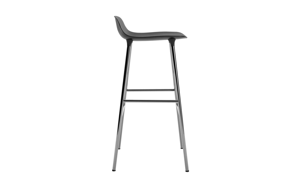 Form Barhocker in Schwarz präsentiert im Onlineshop von KAQTU Design AG. Barstuhl ist von Normann Copenhagen