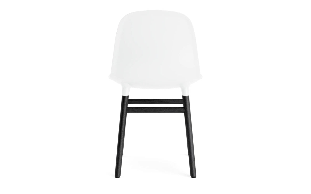Form Stuhl in Weiss präsentiert im Onlineshop von KAQTU Design AG. Stuhl ist von Normann Copenhagen