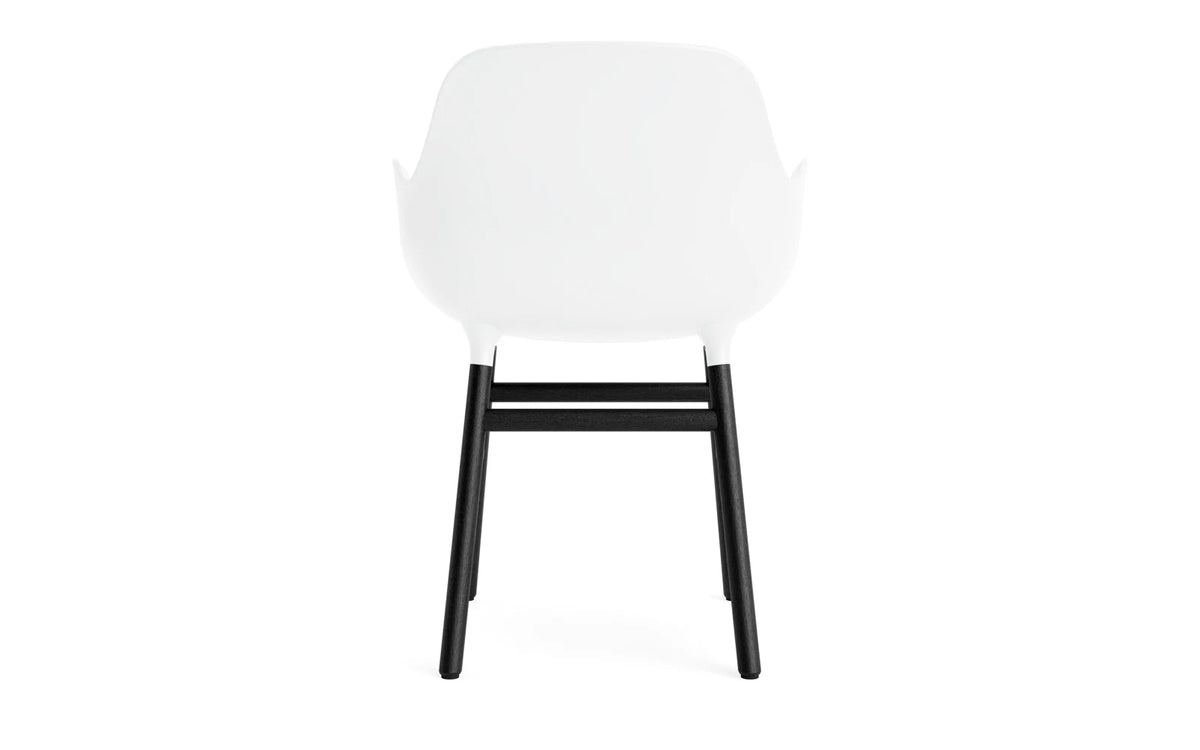 Form Armlehnstuhl in Weiss präsentiert im Onlineshop von KAQTU Design AG. Stuhl mit Armlehne ist von Normann Copenhagen