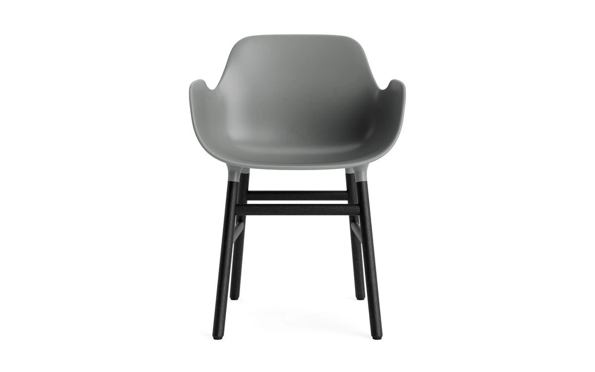 Form Armlehnstuhl in Grau präsentiert im Onlineshop von KAQTU Design AG. Stuhl mit Armlehne ist von Normann Copenhagen