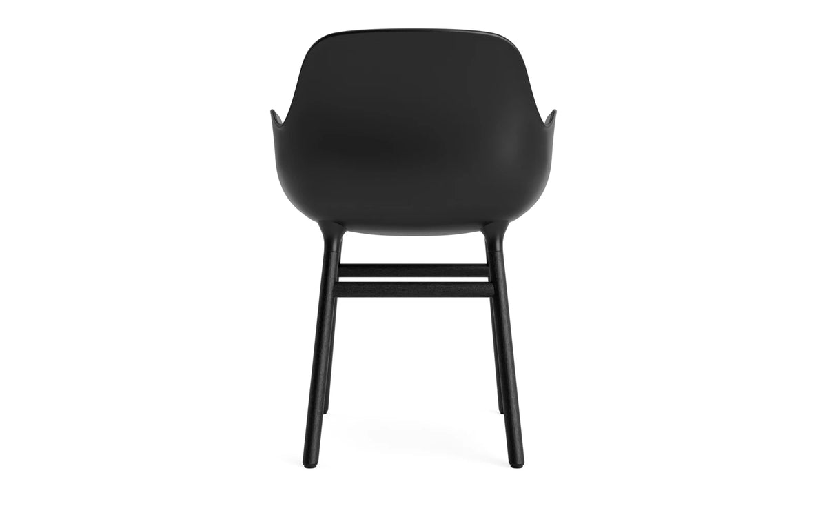 Form Armlehnstuhl in Schwarz präsentiert im Onlineshop von KAQTU Design AG. Stuhl mit Armlehne ist von Normann Copenhagen
