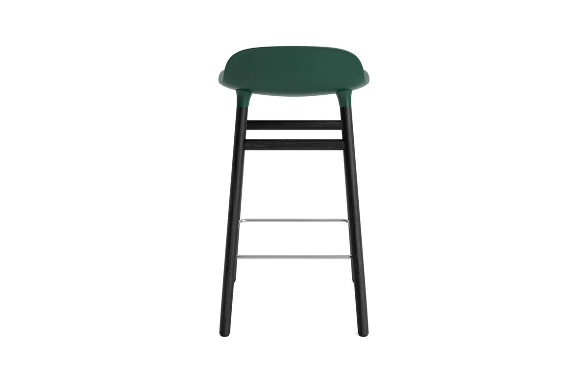 Form Barhocker in Grün präsentiert im Onlineshop von KAQTU Design AG. Barstuhl ist von Normann Copenhagen