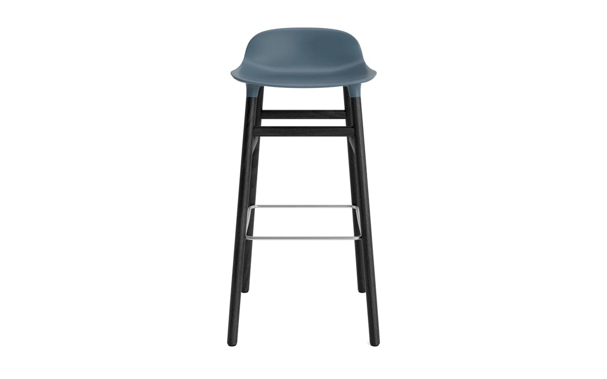 Form Barhocker in Blau präsentiert im Onlineshop von KAQTU Design AG. Barstuhl ist von Normann Copenhagen