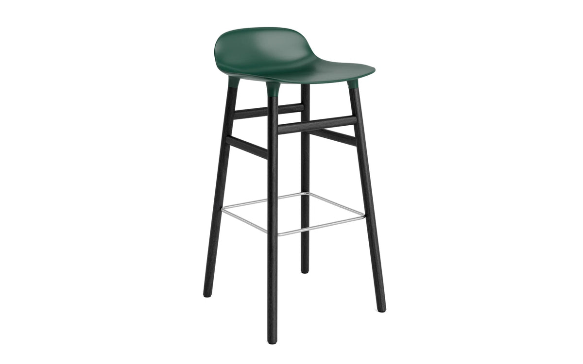 Form Barhocker in Grün präsentiert im Onlineshop von KAQTU Design AG. Barstuhl ist von Normann Copenhagen