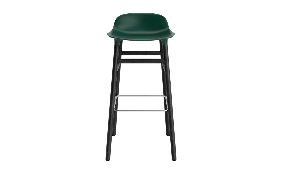 Form Barhocker in Grün präsentiert im Onlineshop von KAQTU Design AG. Barstuhl ist von Normann Copenhagen