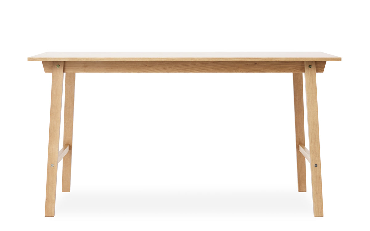 Slice Stehtisch vol. 2 90x200 cm Eiche in präsentiert im Onlineshop von KAQTU Design AG. Hochtisch ist von Normann Copenhagen