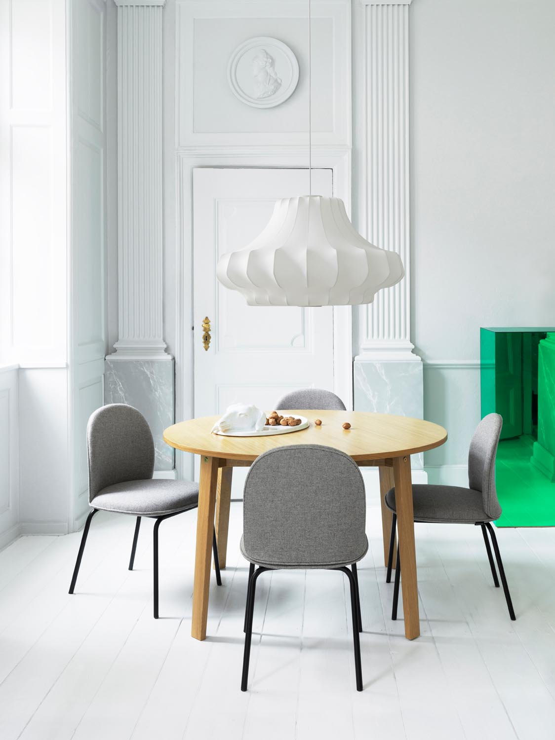 Slice Tisch vol. 2 Ø120 cm Eiche in Runder Tisch Ø120 präsentiert im Onlineshop von KAQTU Design AG. Esstisch ist von Normann Copenhagen