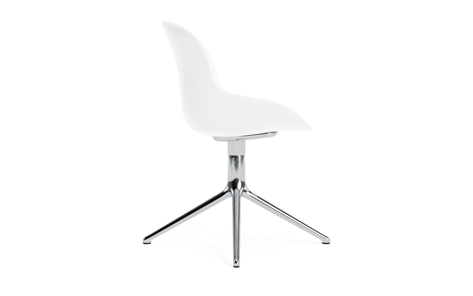 Der Hyg Drehsessel von Normann Copenhagen bietet stilvollen Komfort und ein einladendes Design, das die dänische Hygge-Philosophie verkörpert.