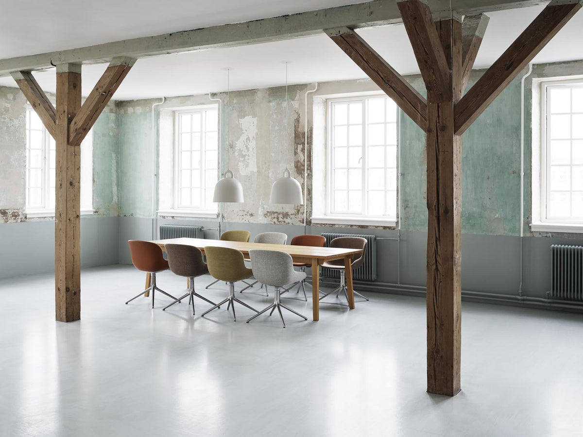 Hyg Drehstuhl Aluminium Schwartz in Schwartz präsentiert im Onlineshop von KAQTU Design AG. Bürostuhl ist von Normann Copenhagen