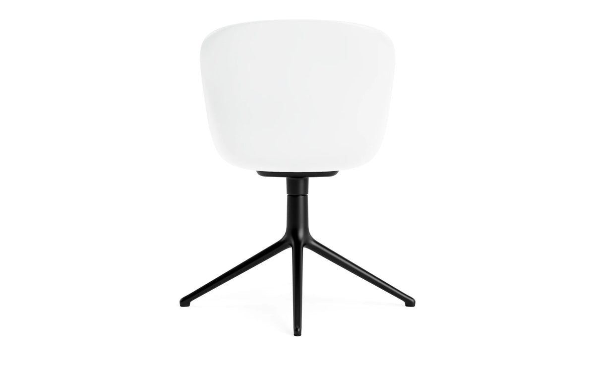 Hyg Drehstuhl Weiss/Schwartzes Aluminium in Weiss präsentiert im Onlineshop von KAQTU Design AG. Dreh-Schalenstuhl ist von Normann Copenhagen