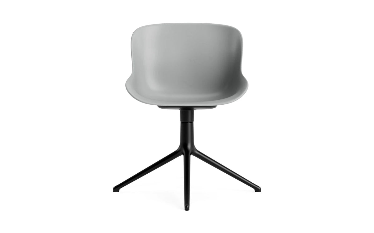 Hyg Drehstuhl Grau/Schwarzes Aluminium in Grau präsentiert im Onlineshop von KAQTU Design AG. Dreh-Schalenstuhl ist von Normann Copenhagen