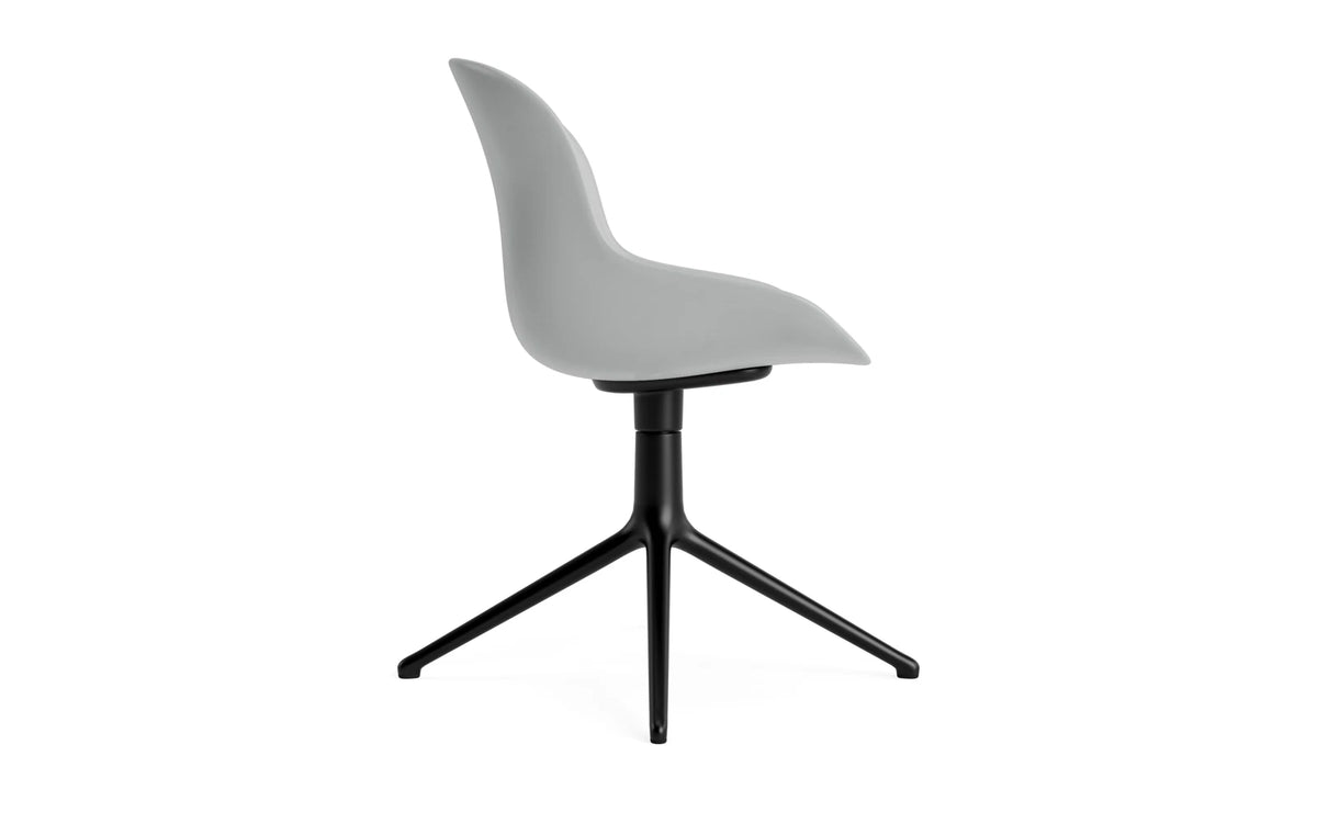 Hyg Drehstuhl Grau/Schwarzes Aluminium in Grau präsentiert im Onlineshop von KAQTU Design AG. Dreh-Schalenstuhl ist von Normann Copenhagen