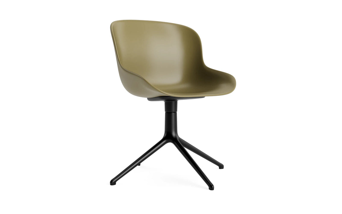 Hyg Drehstuhl Olive/Schwartzes Aluminium in Olive präsentiert im Onlineshop von KAQTU Design AG. Dreh-Schalenstuhl ist von Normann Copenhagen