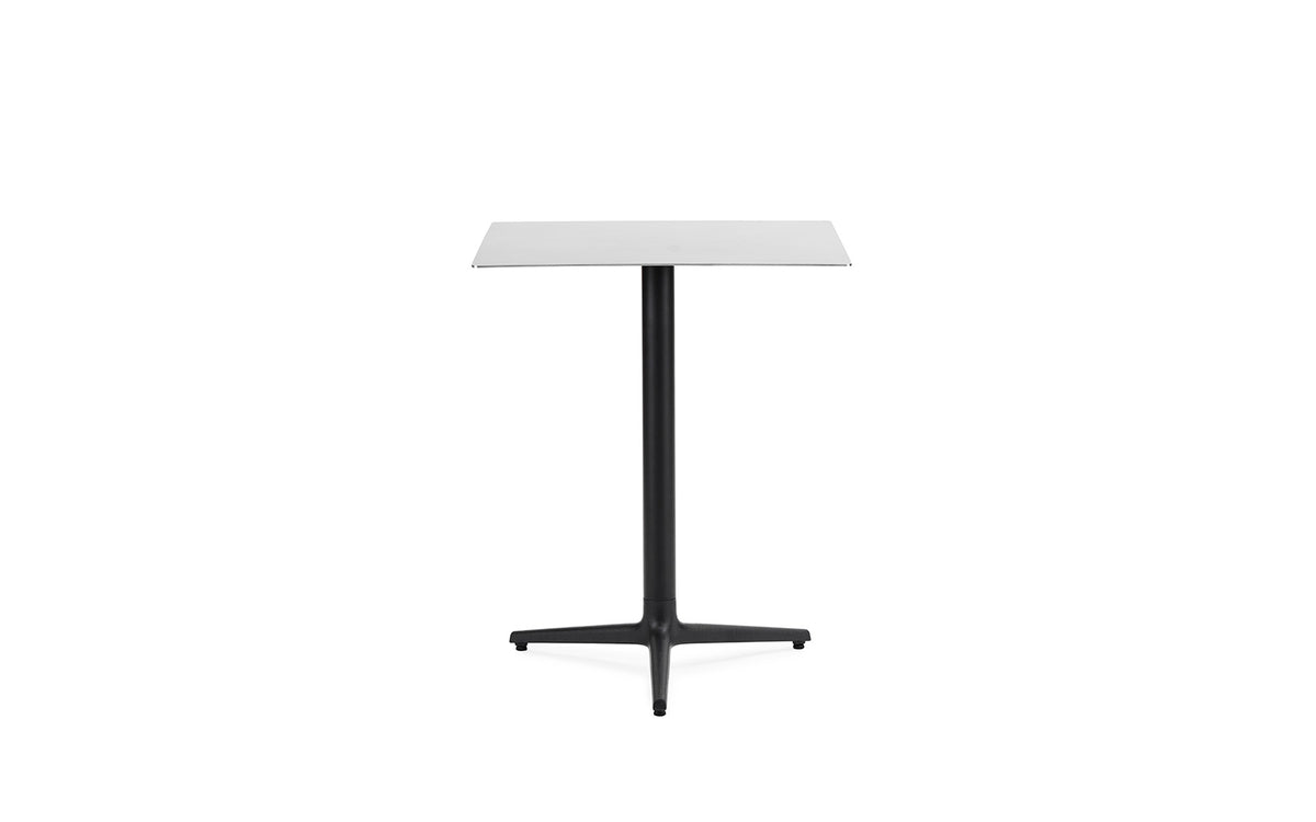 Allez Tisch 3L H75 60x60 edelstahl in präsentiert im Onlineshop von KAQTU Design AG. Esstisch ist von Normann Copenhagen