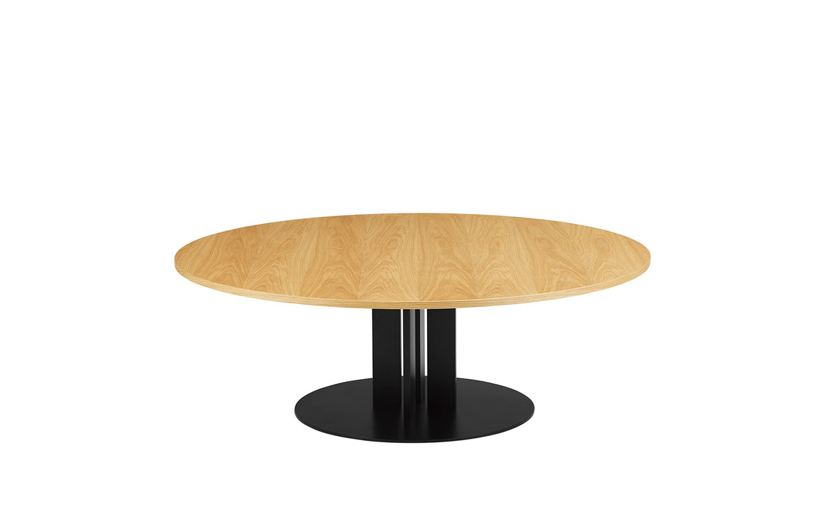 Scala Couchtisch H40 Ø130 cm eiche in präsentiert im Onlineshop von KAQTU Design AG. Couchtisch ist von Normann Copenhagen