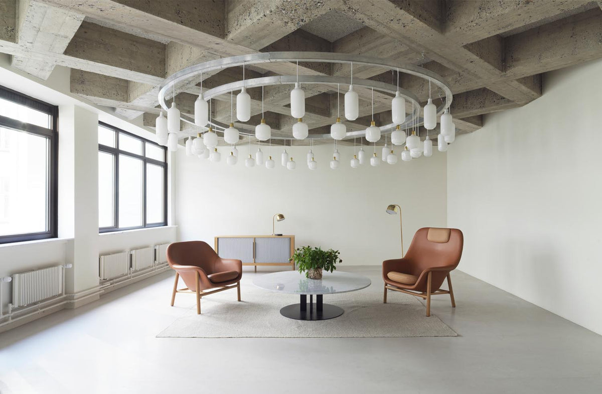 Scala Couchtisch H40 Ø130 cm eiche in präsentiert im Onlineshop von KAQTU Design AG. Couchtisch ist von Normann Copenhagen