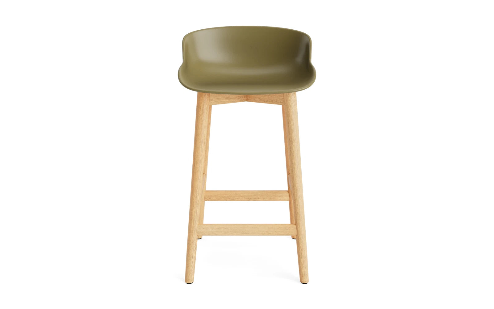 Erleben Sie den Hyg Barhocker 65 cm in Eiche Olive von Normann Copenhagen – ein elegantes Möbelstück, das dänische Hygge und höchsten Sitzkomfort vereint.