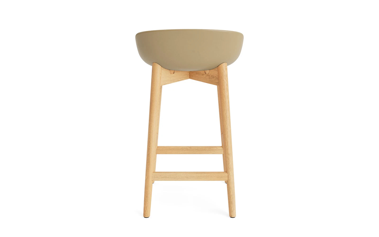 Erleben Sie den Hyg Barhocker 65 cm in Eiche Sand von Normann Copenhagen – ein elegantes Möbelstück, das dänische Hygge und höchsten Sitzkomfort vereint.