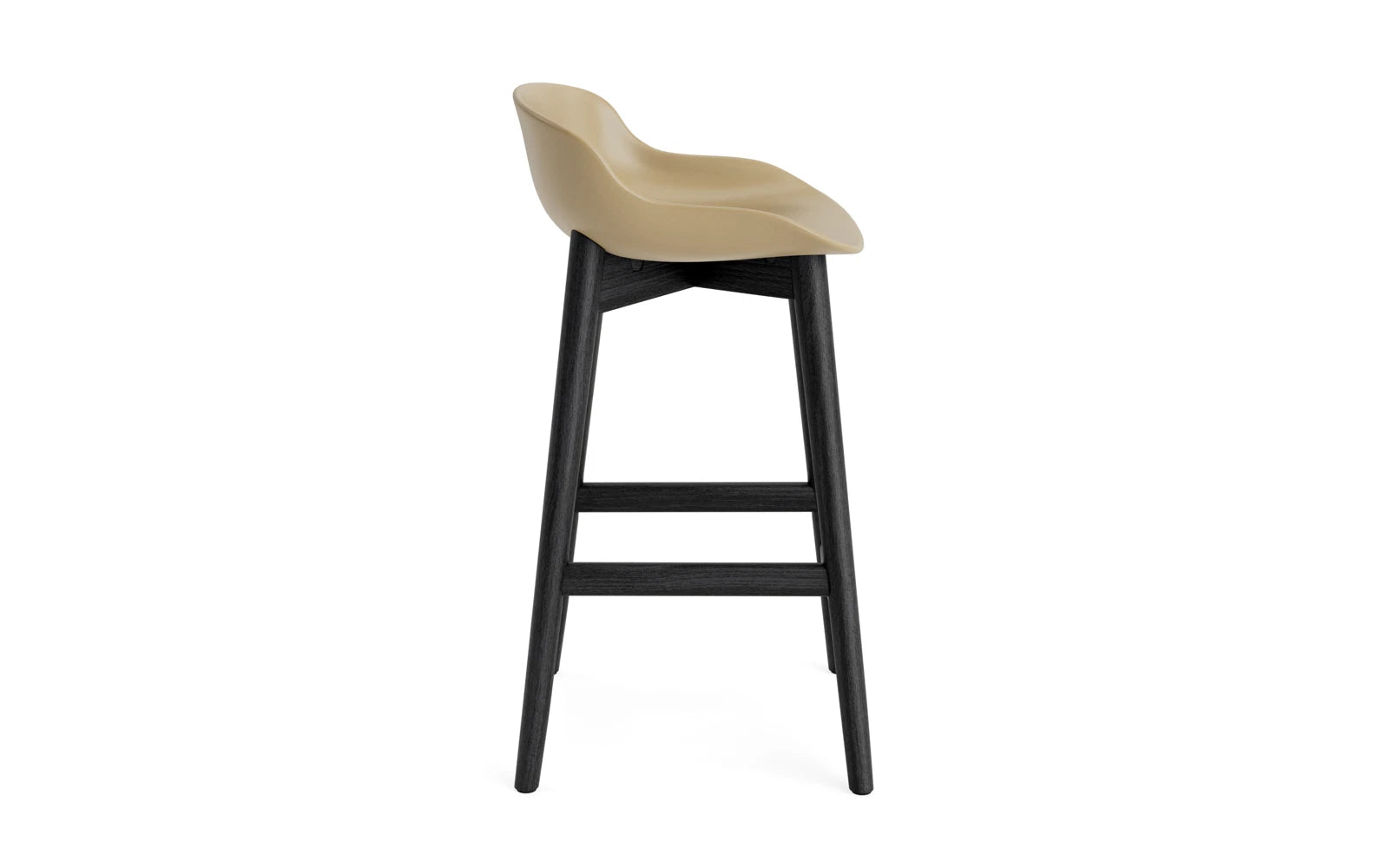 Entdecken Sie den Hyg Barhocker 65 cm in stilvoller schwarzer Eiche und sanften Sandnuancen von Normann Copenhagen – ideal für gemütliche Ess- und Loungebereiche.