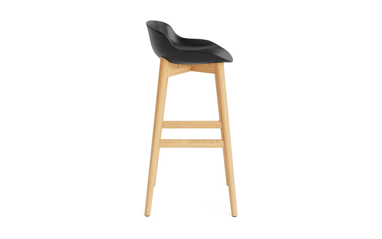 Entdecken Sie den Hyg Barhocker 75 cm in Eiche Schwarz von Normann Copenhagen – ein elegantes Design, das Komfort und skandinavische Ästhetik perfekt kombiniert.