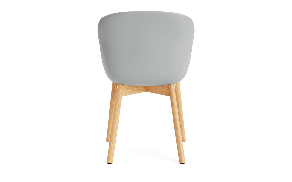 Hyg Stuhl Eiche Grau in Grau präsentiert im Onlineshop von KAQTU Design AG. Stuhl ist von Normann Copenhagen