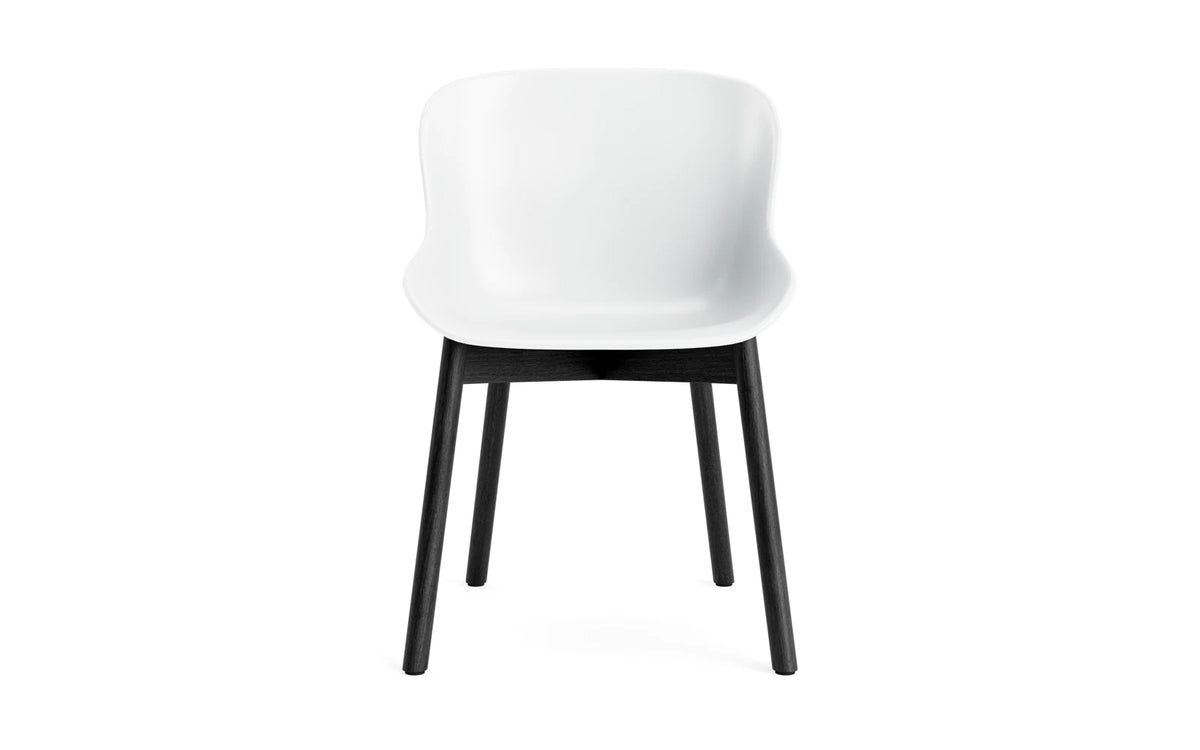 Hyg Stuhl Schwarze Eiche/Weiss in Weiss präsentiert im Onlineshop von KAQTU Design AG. Stuhl ist von Normann Copenhagen