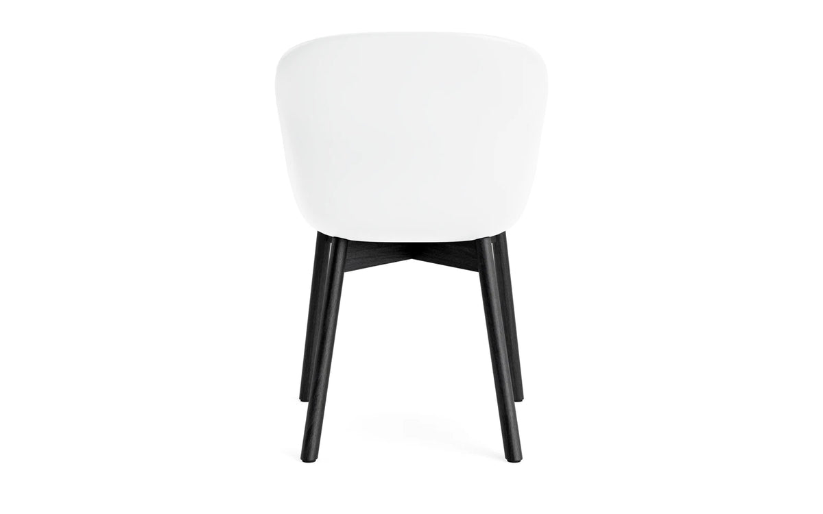 Hyg Stuhl Schwarze Eiche/Weiss in Weiss präsentiert im Onlineshop von KAQTU Design AG. Stuhl ist von Normann Copenhagen