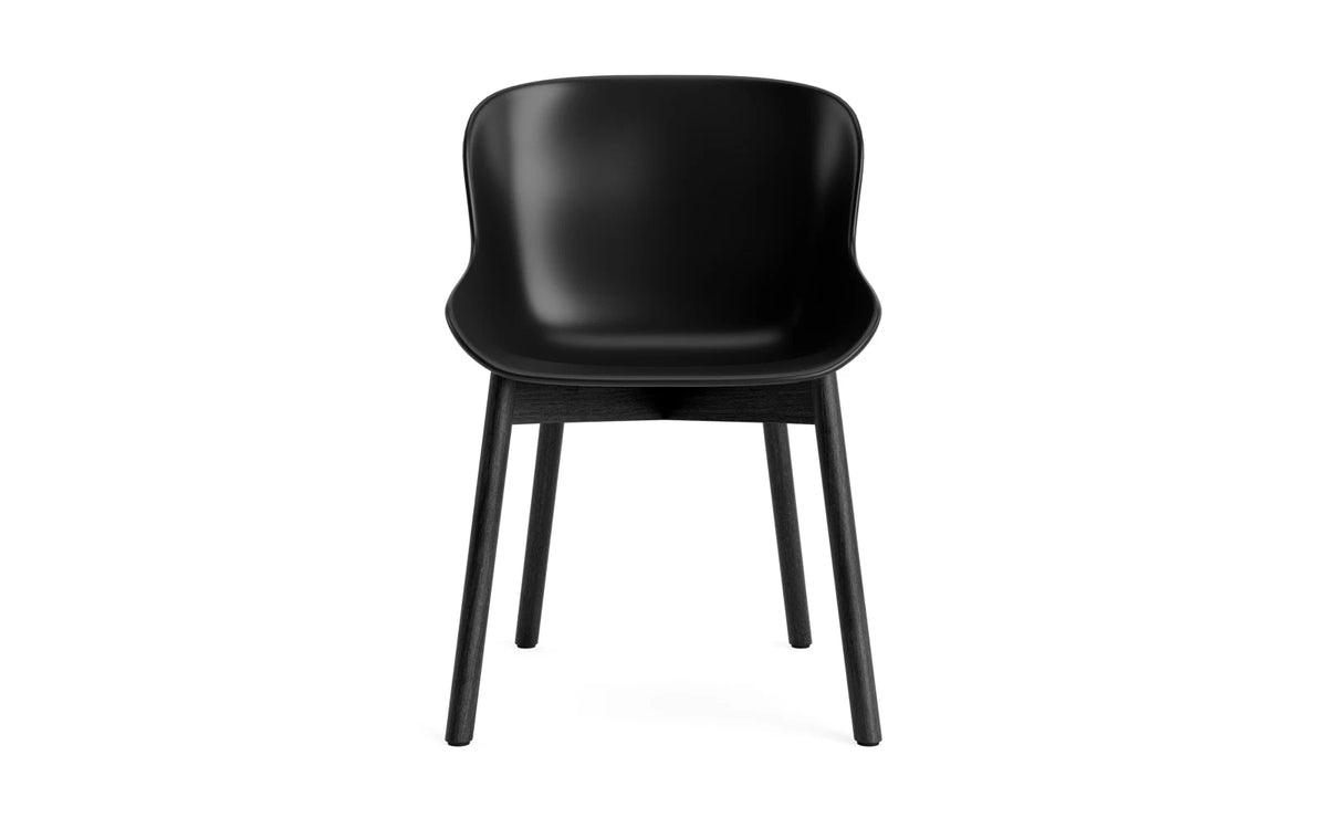 Hyg Stuhl Schwarze Eiche/Schwarz in Schwarz präsentiert im Onlineshop von KAQTU Design AG. Stuhl ist von Normann Copenhagen