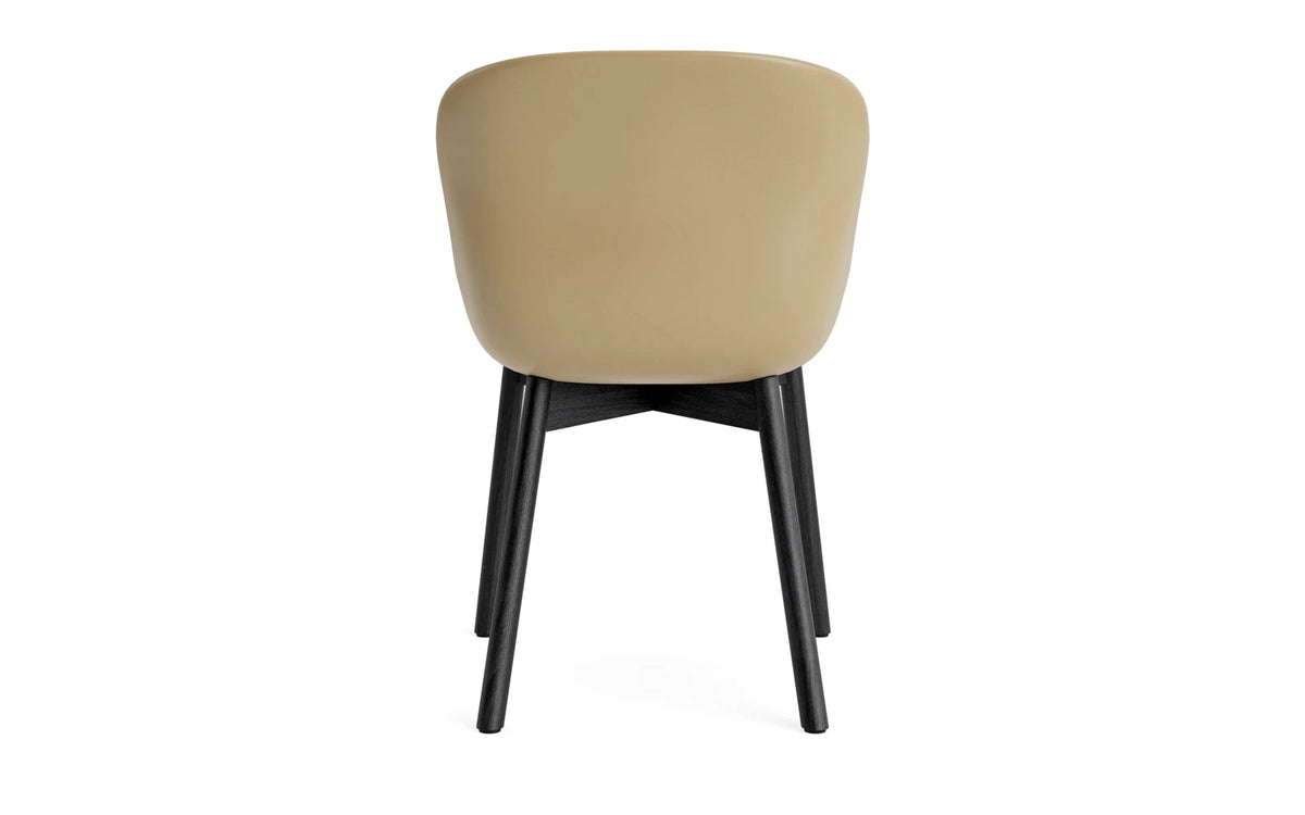 Hyg Stuhl Schwarze Eiche/Sand in Sand präsentiert im Onlineshop von KAQTU Design AG. Stuhl ist von Normann Copenhagen