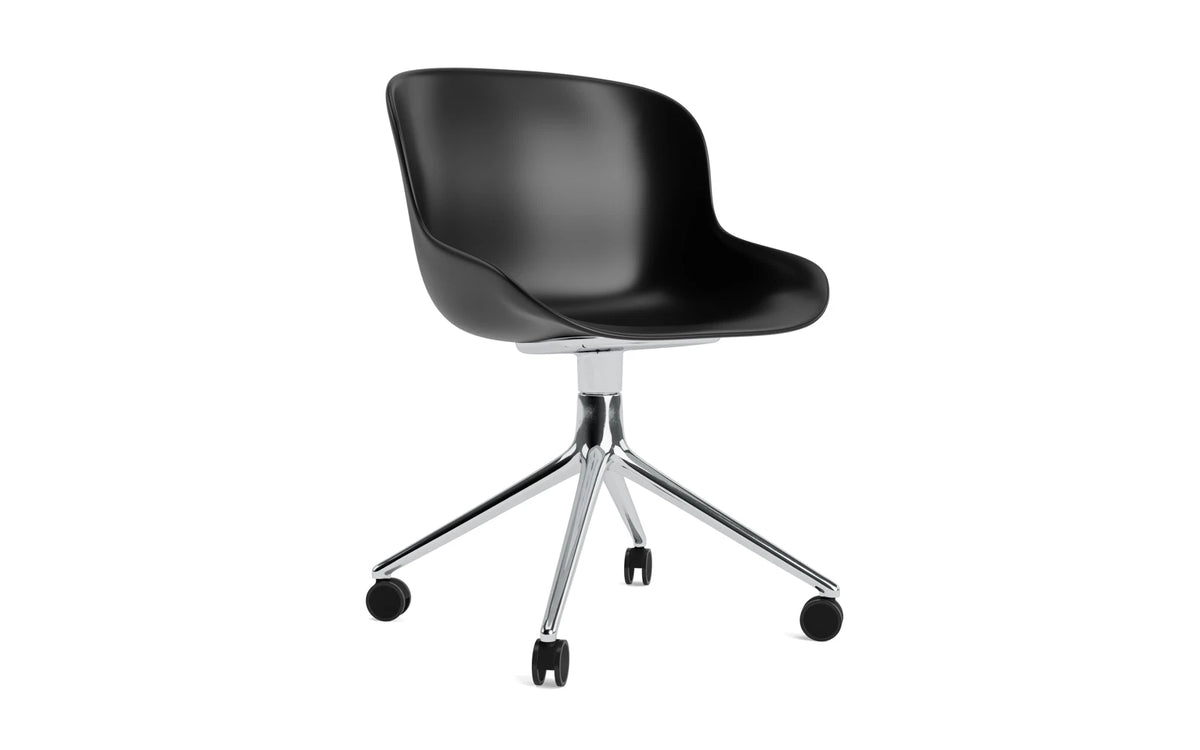 Hyg Drehstuhl 4W Aluminium/schwarz in Schwarz präsentiert im Onlineshop von KAQTU Design AG. Drehstuhl ist von Normann Copenhagen