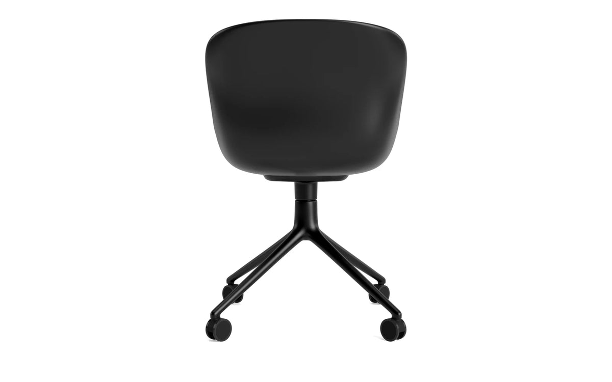 Hyg Drehstuhl 4W schwarzes Aluminium/schwarz in Schwarz präsentiert im Onlineshop von KAQTU Design AG. Drehstuhl ist von Normann Copenhagen