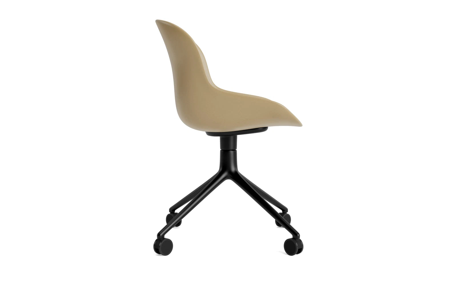 Entdecken Sie den Hyg Drehstuhl 4W von Normann Copenhagen – ein stilvoller Drehstuhl aus schwarzem Aluminium und Sand, der skandinavisches Design und höchsten Komfort vereint.