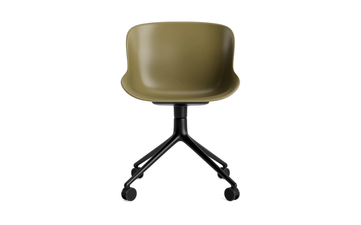 Hyg Drehstuhl 4W schwarzes Aluminium/Olive in Olive präsentiert im Onlineshop von KAQTU Design AG. Drehstuhl ist von Normann Copenhagen